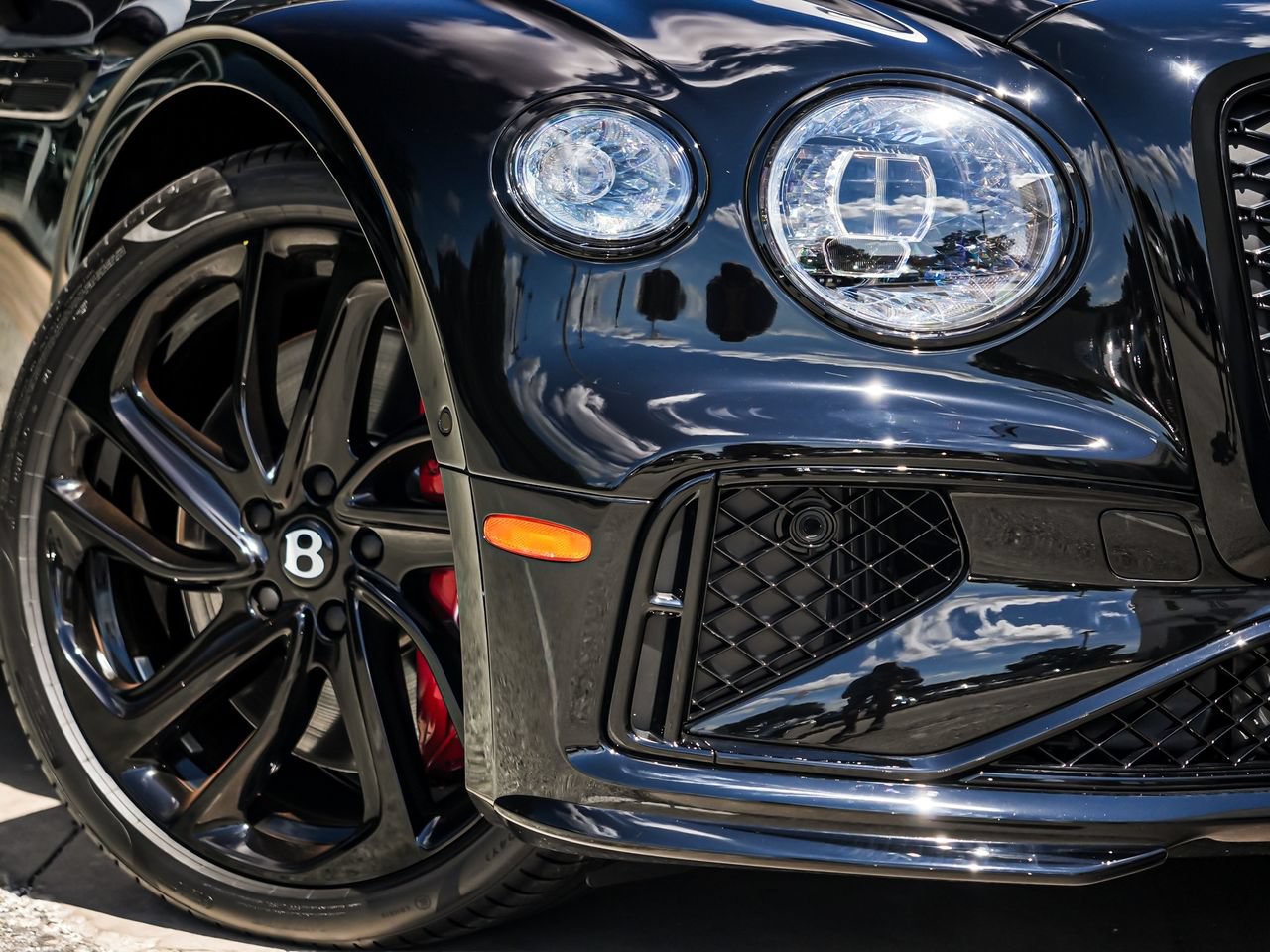 Used 2025 Bentley Flying Spur Plug-In Hybrid AWD/4WD image 7