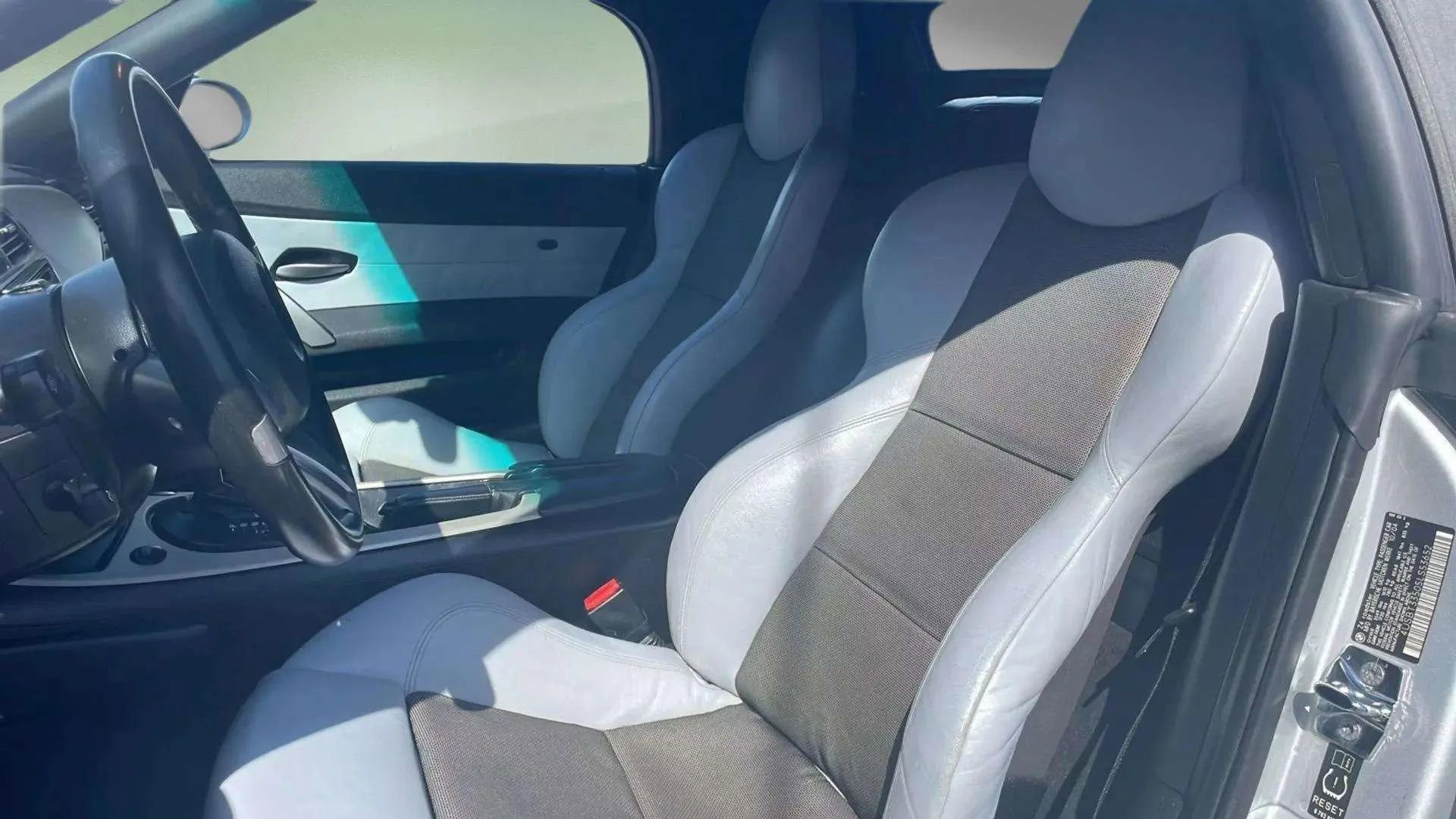 Used 2005 BMW Z4 2.5i image 14