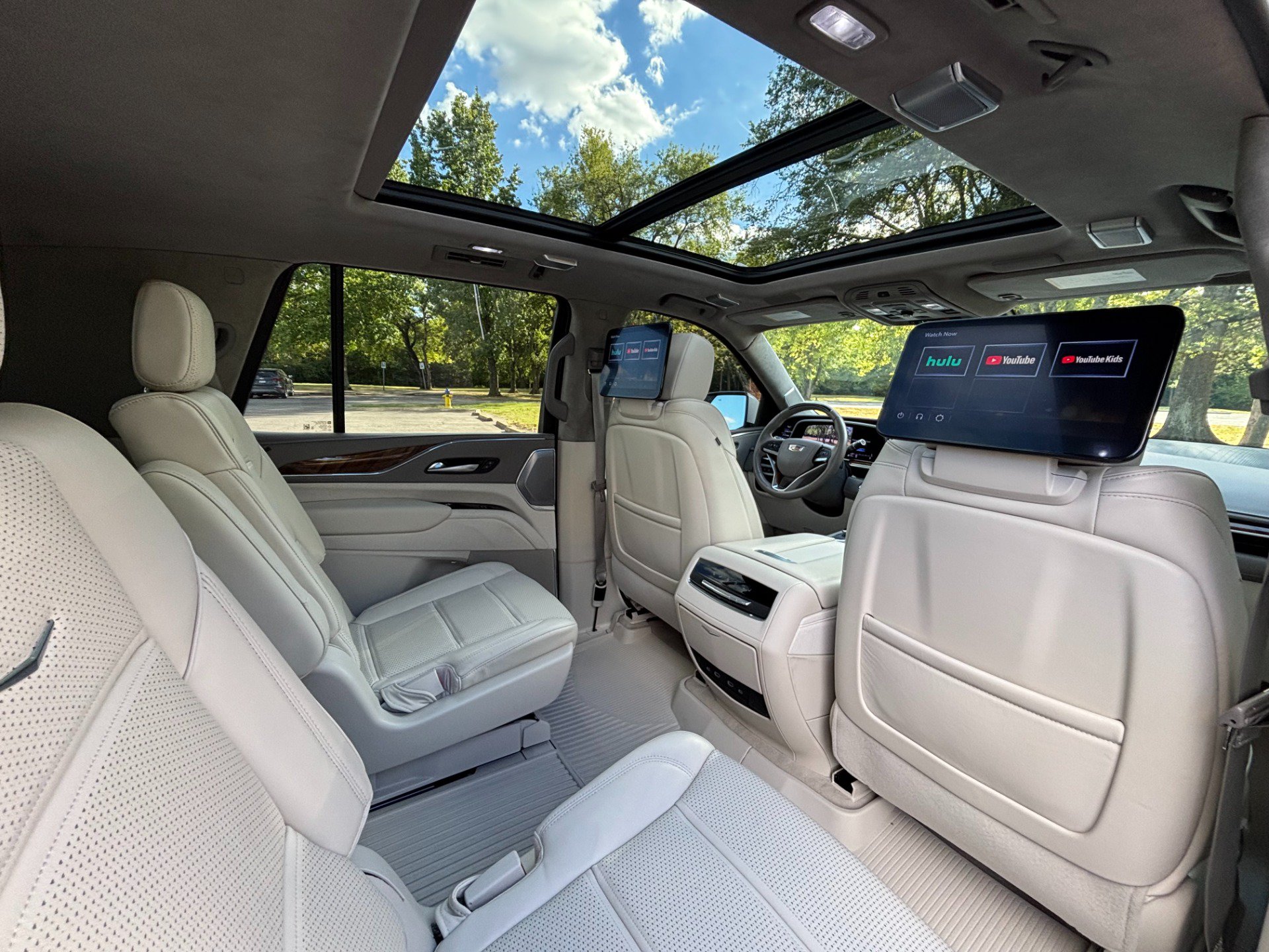 Used 2024 Cadillac Escalade Premium Luxury Platinum w/ LPO, Floor Liner Package AWD/4WD image 22