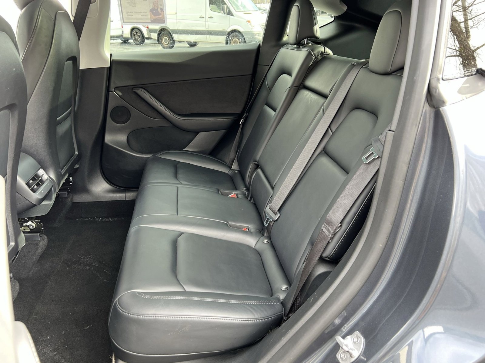 Used 2022 Tesla Model Y Long Range image 23