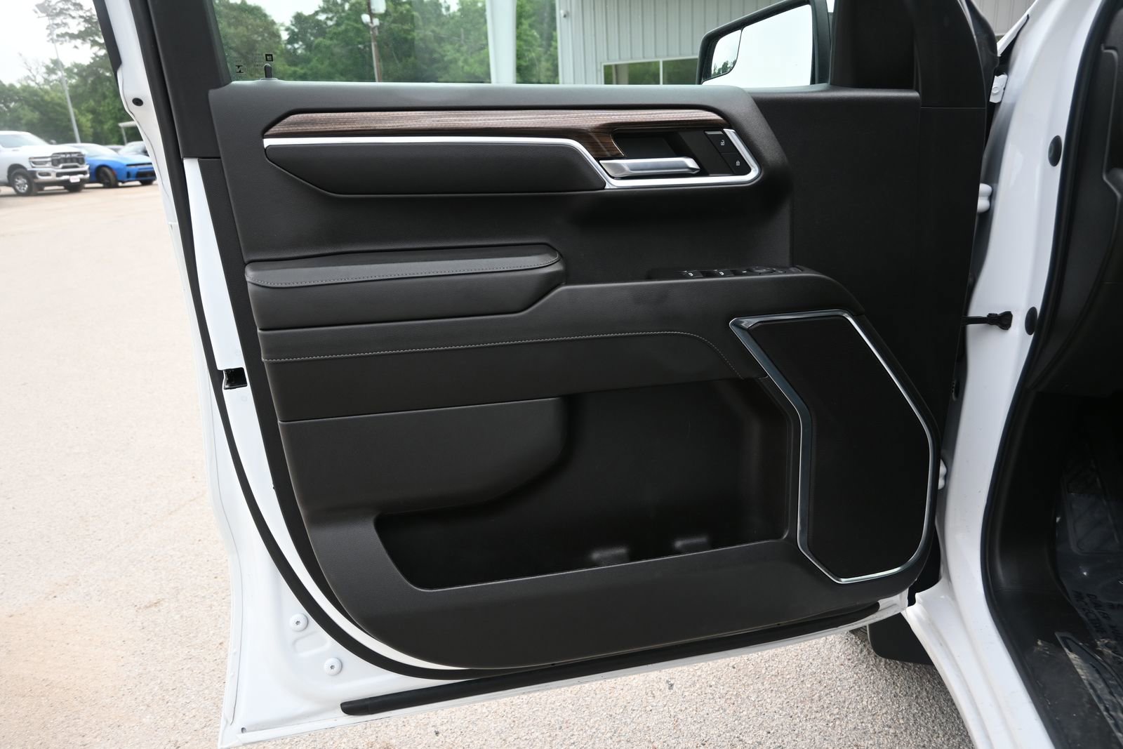 Used 2023 Chevrolet Silverado 1500 LT RWD image 8