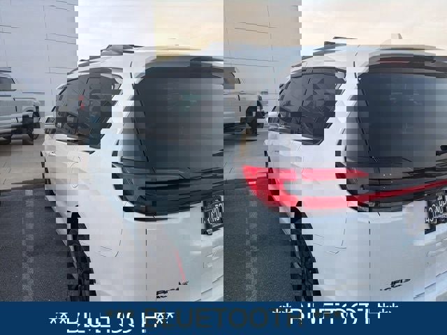 Used 2021 Chrysler Pacifica Limited w/ S Appearance Package image 5