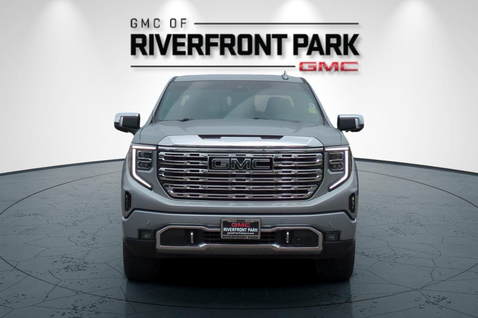 Used 2024 GMC Sierra 1500 Denali w/ Denali Reserve Package AWD/4WD image 9
