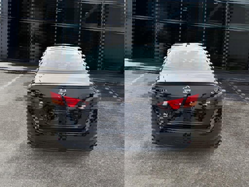 Used 2024 Nissan Altima 2.5 SV image 6