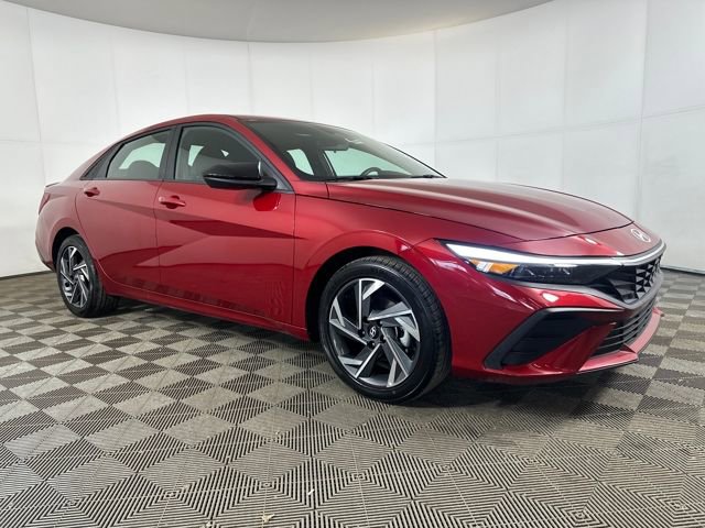 Certified 2025 Hyundai Elantra Sport image 2