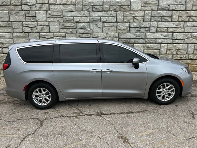 Certified 2017 Chrysler Pacifica Touring FWD image 6