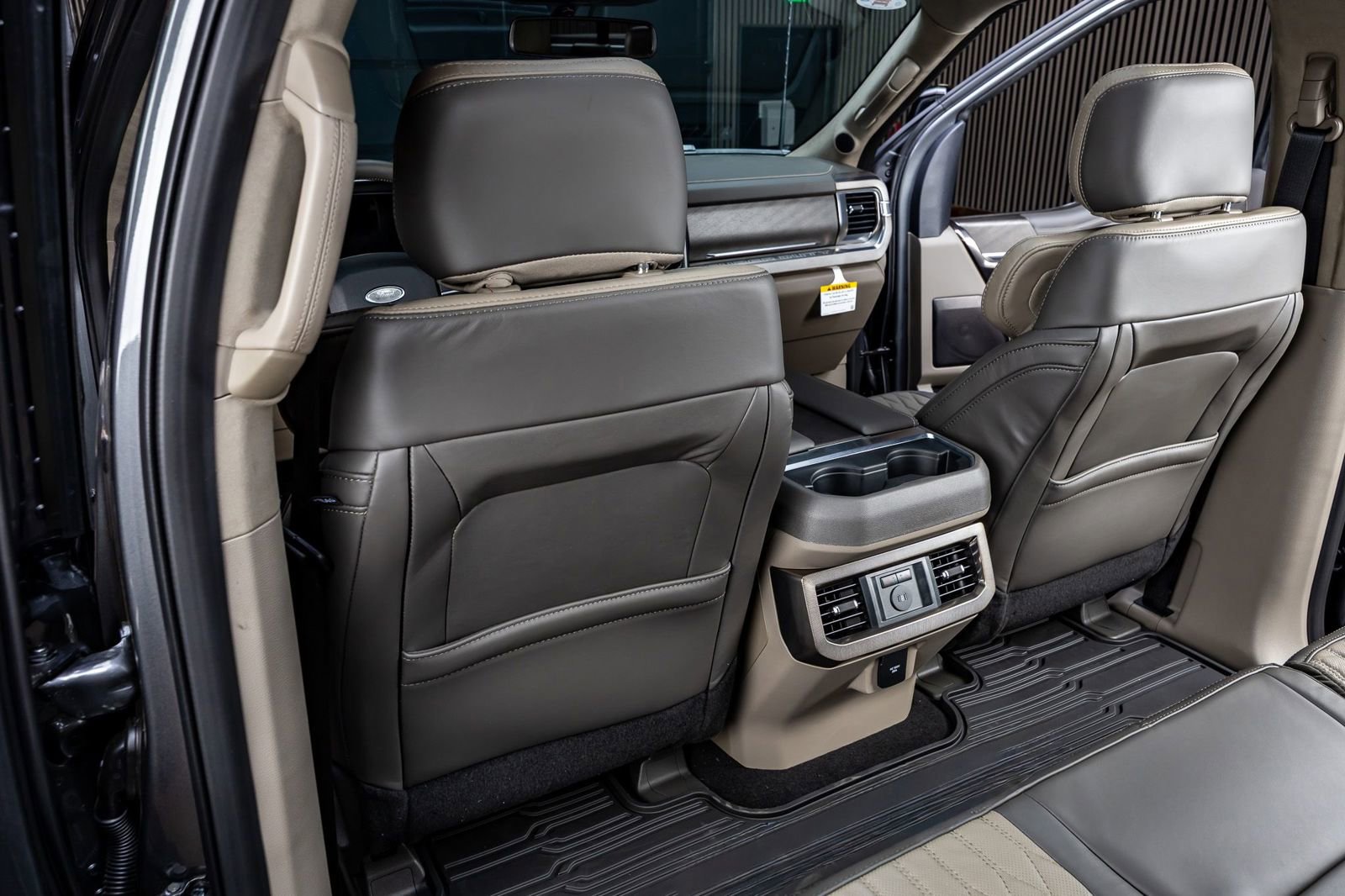 Used 2026 Ford F450 Platinum w/ Platinum Plus Package image 34