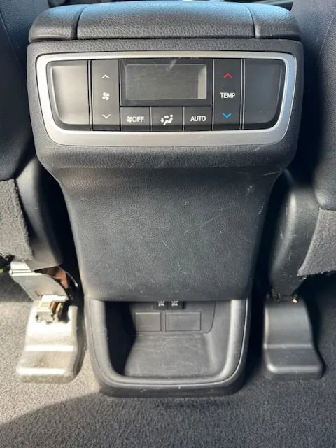 Used 2018 Toyota Highlander Plus AWD/4WD image 17