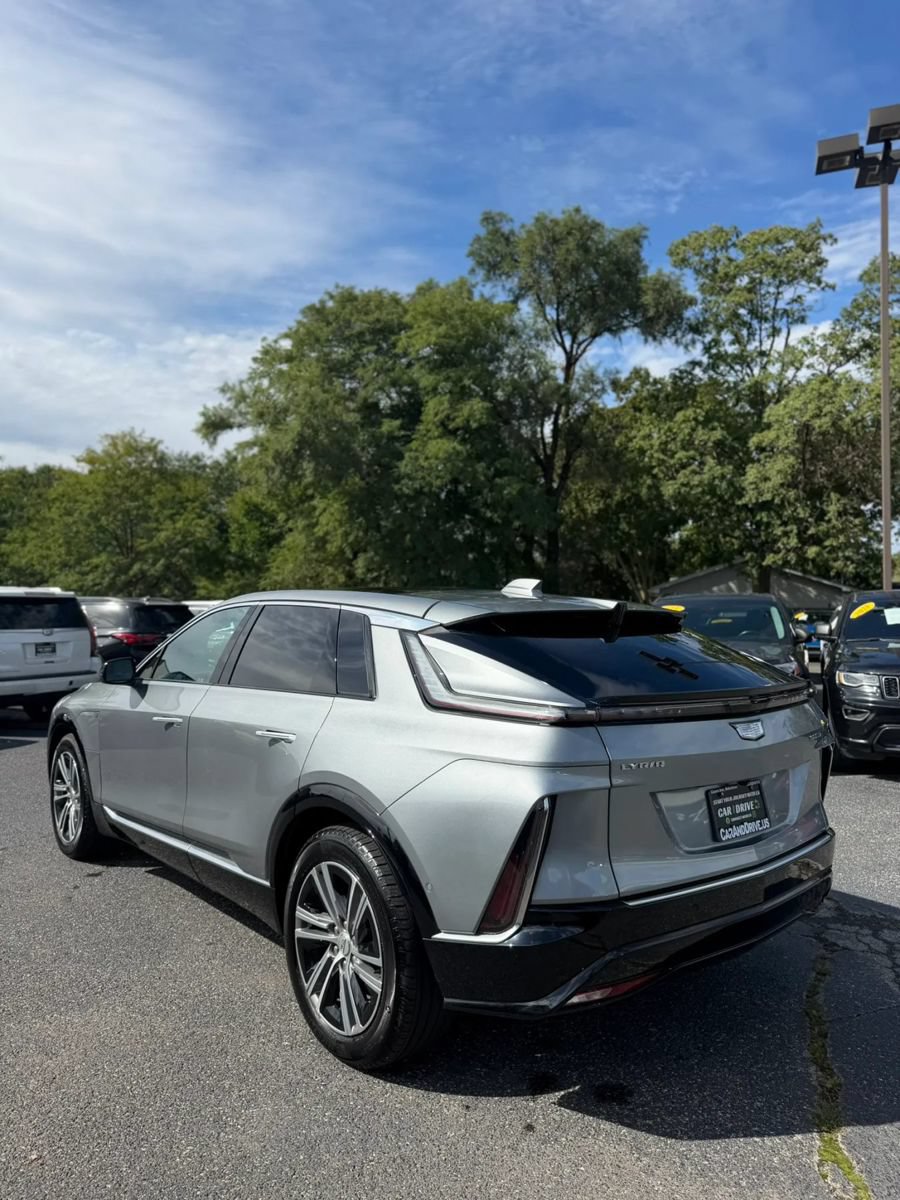 Used 2024 Cadillac Lyriq Luxury AWD/4WD image 3
