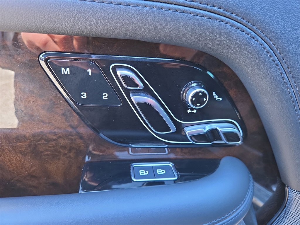 Used 2022 Land Rover Range Rover Westminster Edition image 11