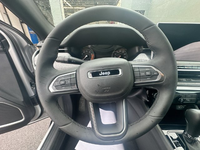 Certified 2024 Jeep Compass Latitude AWD/4WD image 17
