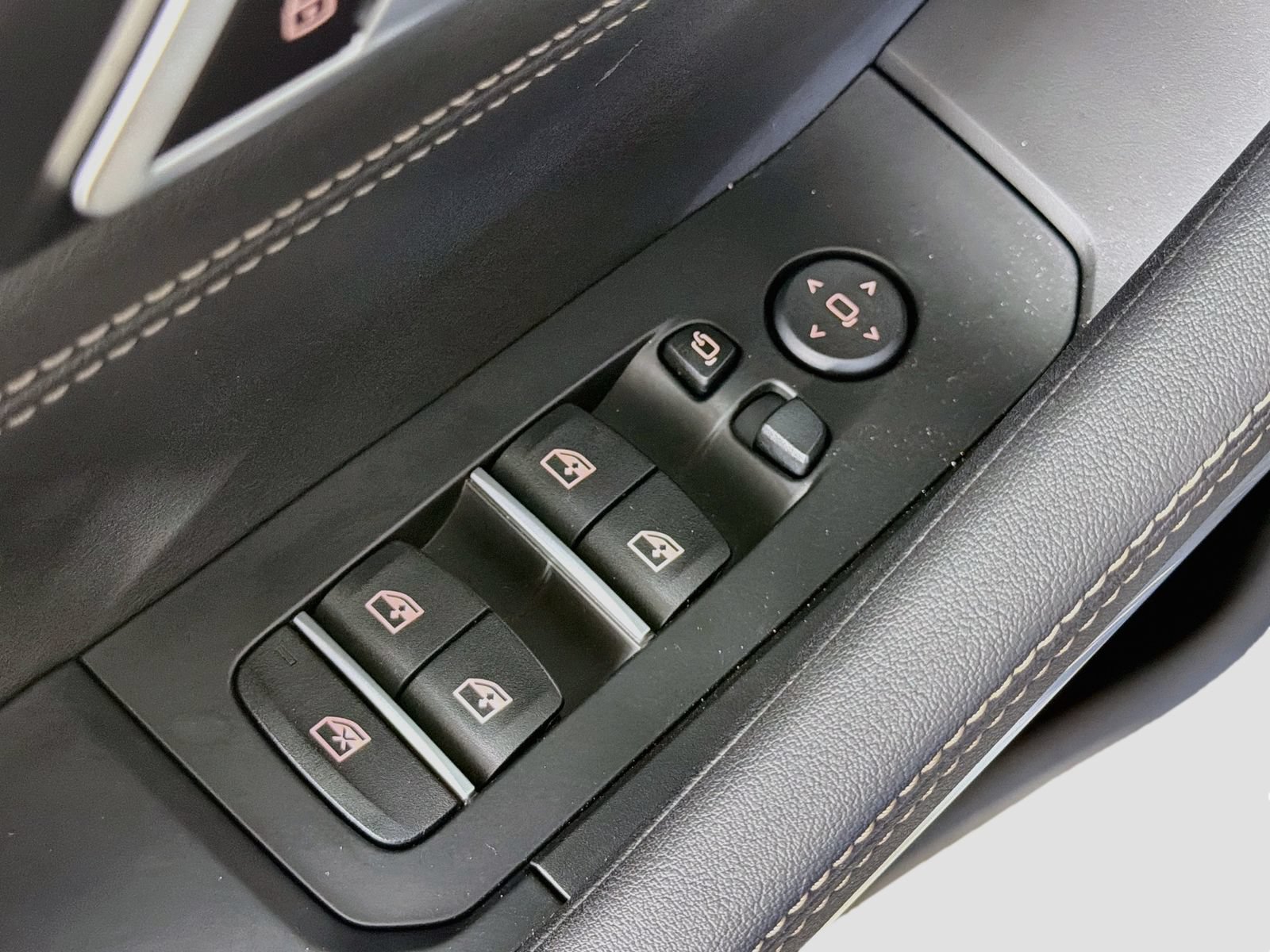 Used 2027 BMW X6 M60i AWD/4WD image 18