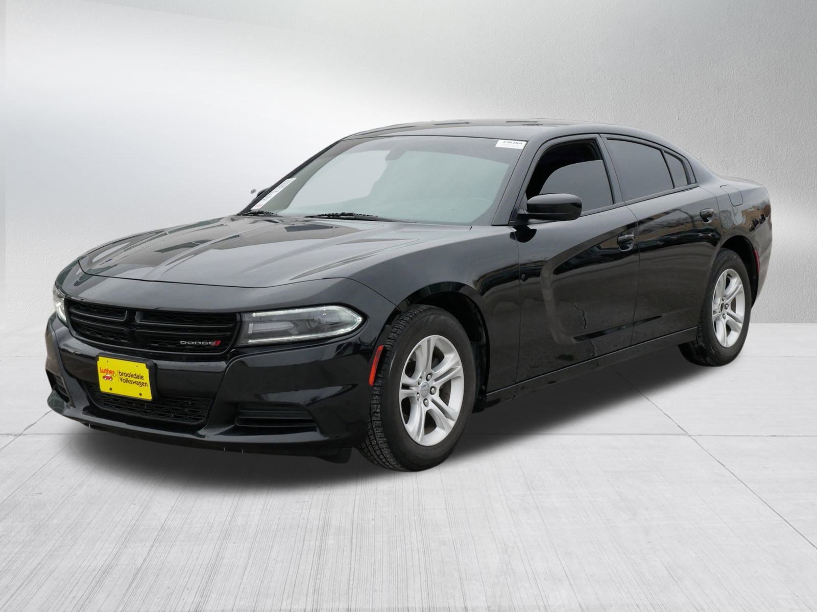 Used 2019 Dodge Charger SXT image 3