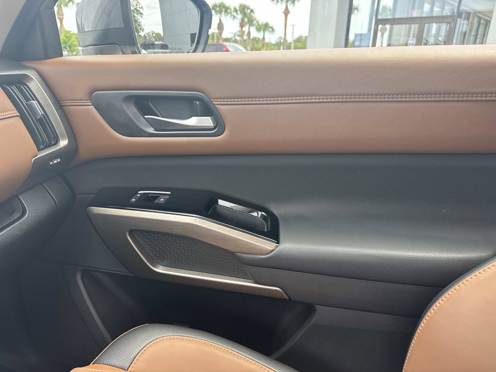 Used 2025 Nissan Pathfinder Platinum AWD/4WD image 24