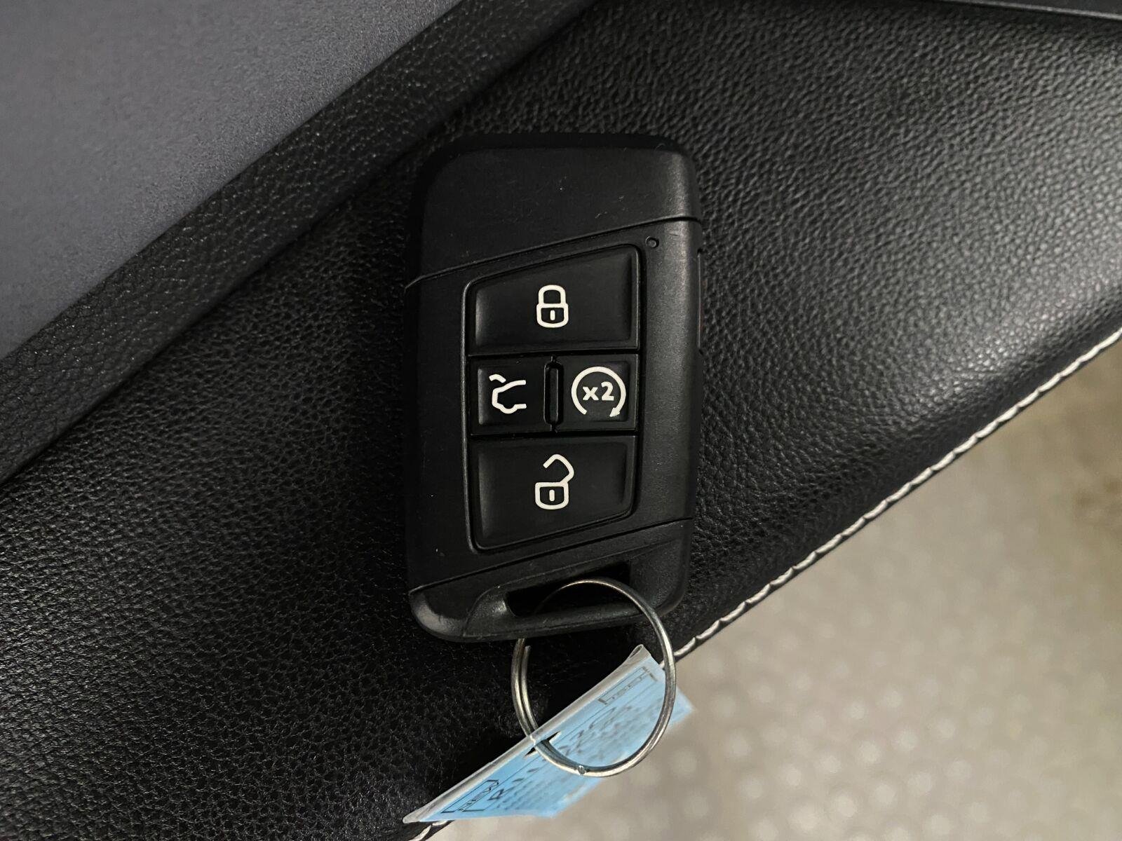 Certified 2025 Volkswagen Jetta SE FWD image 29