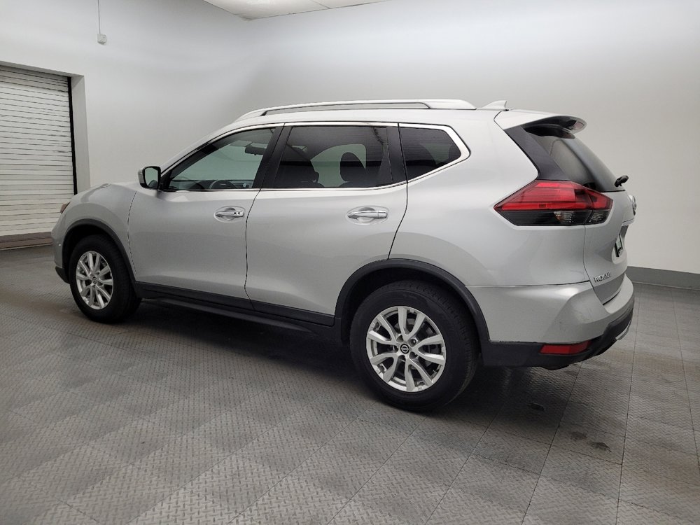Used 2017 Nissan Rogue SV image 3