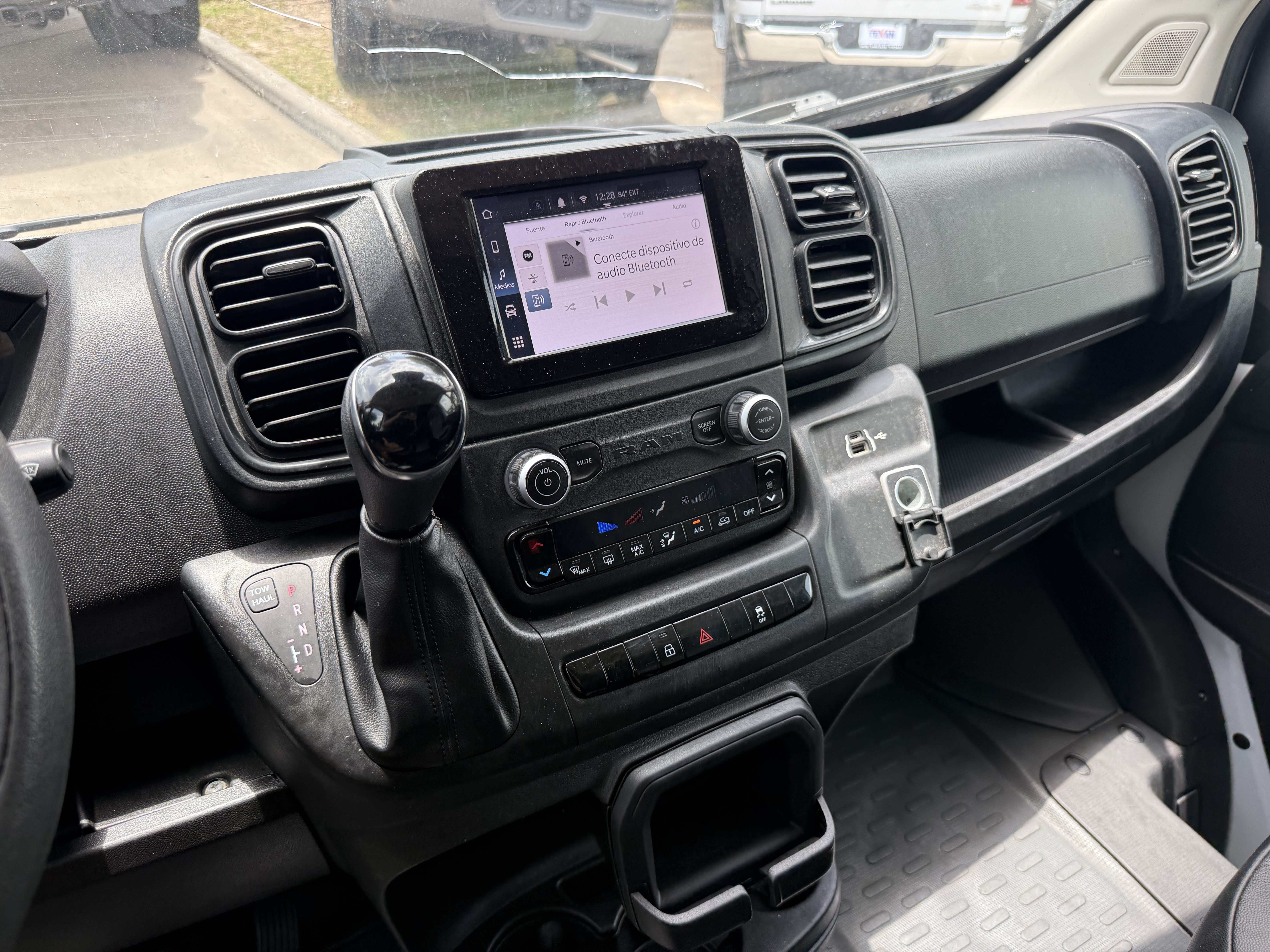 Used 2024 RAM ProMaster 2500 w/ Convenience Group FWD image 18