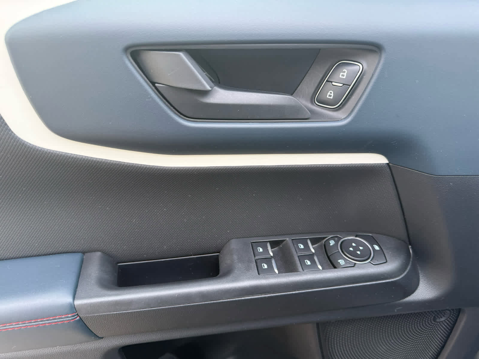 Used 2024 Ford Bronco Sport Heritage w/ Heritage Convenience Package image 12