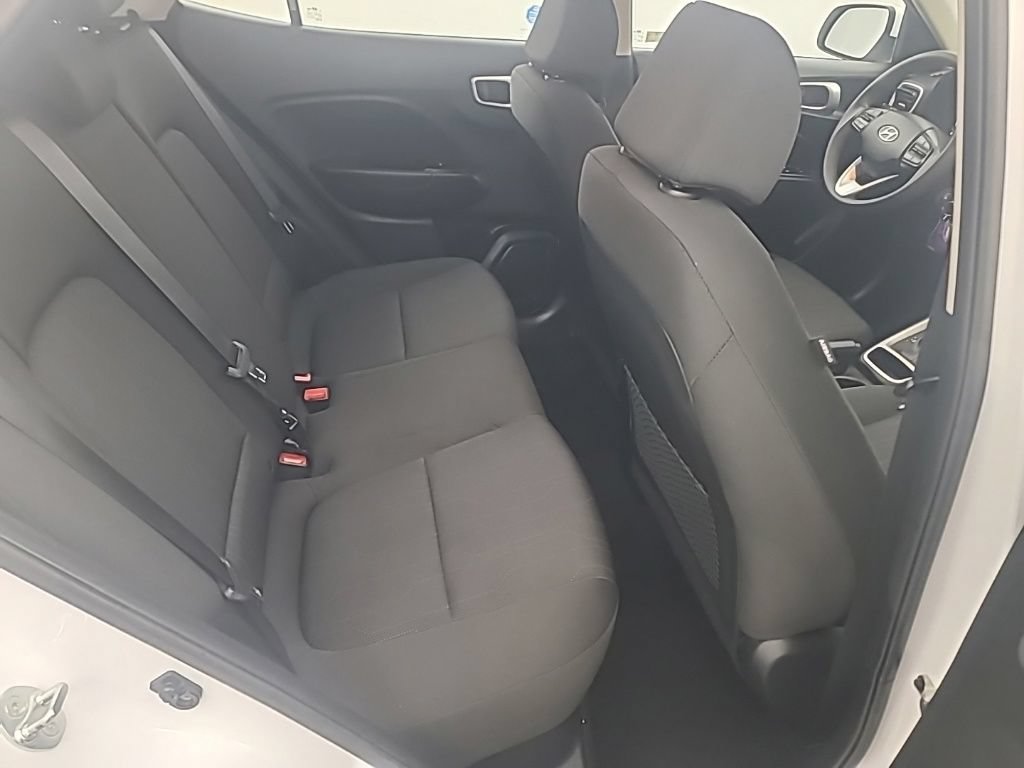 Used 2024 Hyundai Venue SE FWD image 16