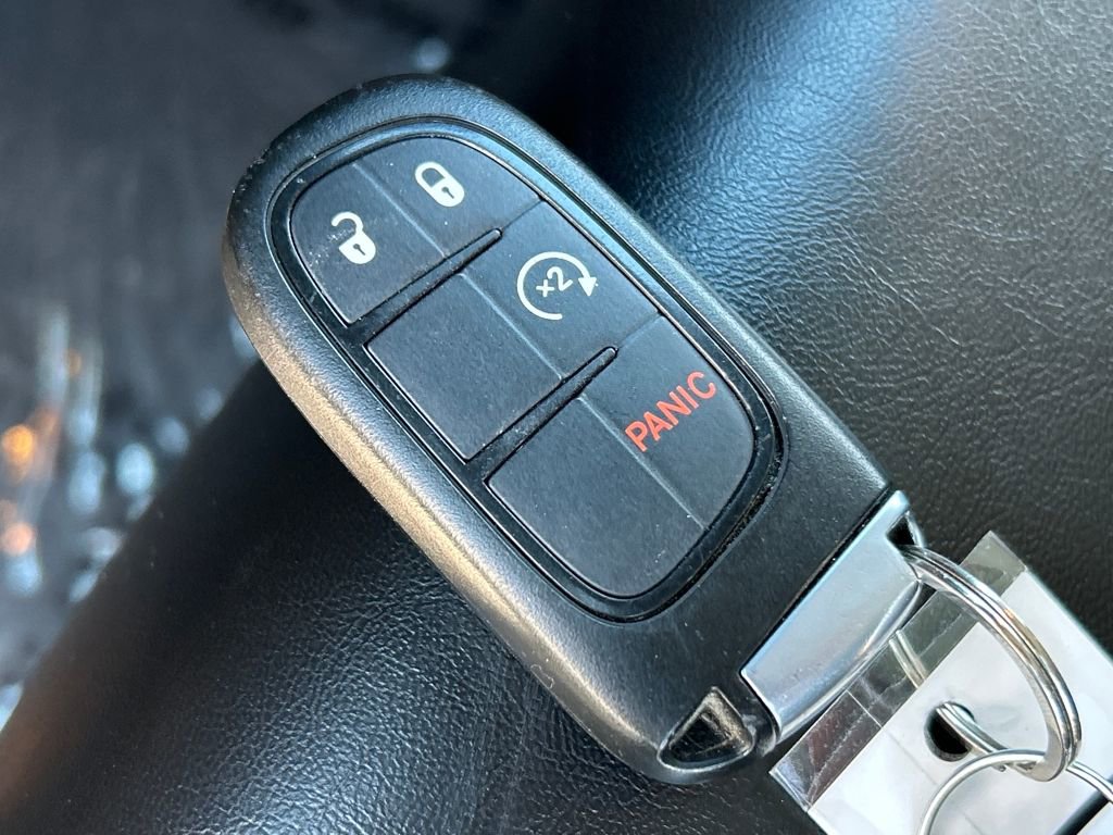 Used 2020 Jeep Cherokee Trailhawk w/ Technology Group image 32