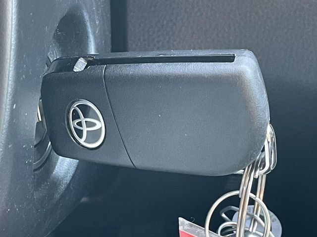 Used 2021 Toyota RAV4 LE FWD image 40