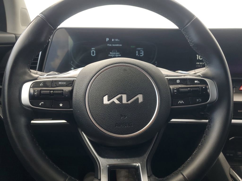 Used 2025 Kia Sportage EX image 18