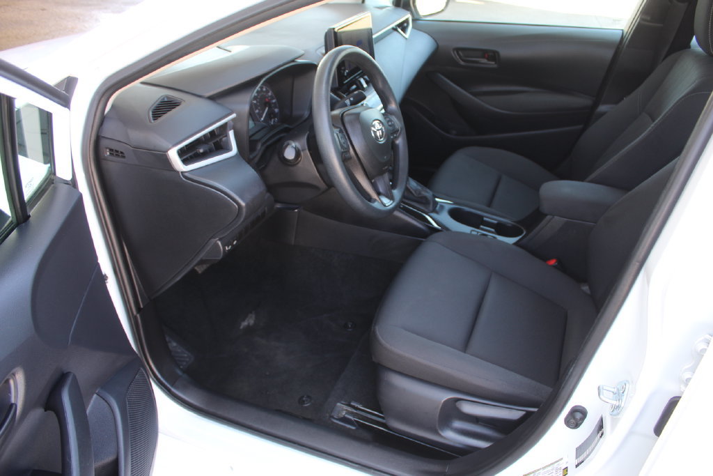 Used 2025 Toyota Corolla LE FWD image 25