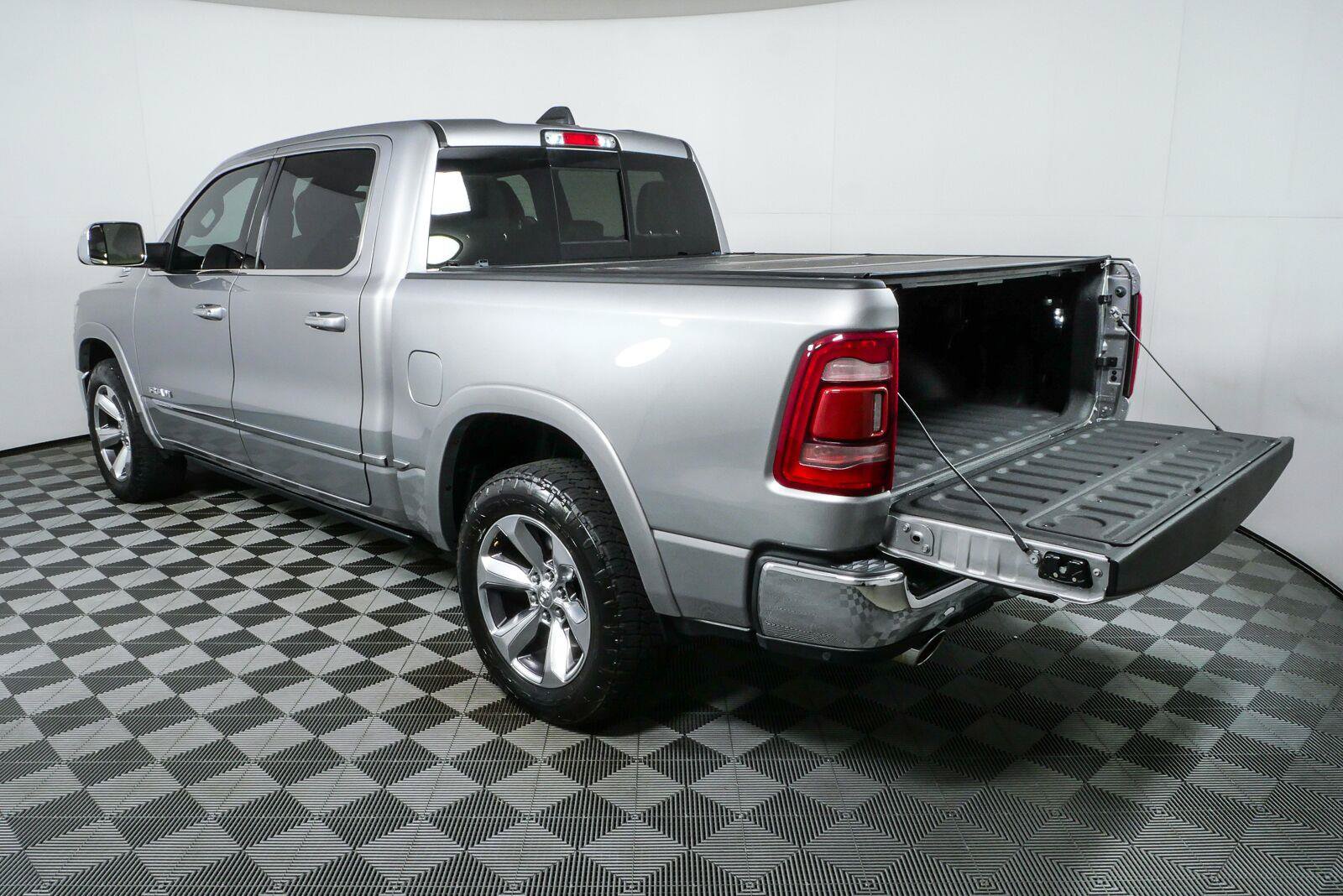 Used 2019 RAM 1500 Limited AWD/4WD image 32