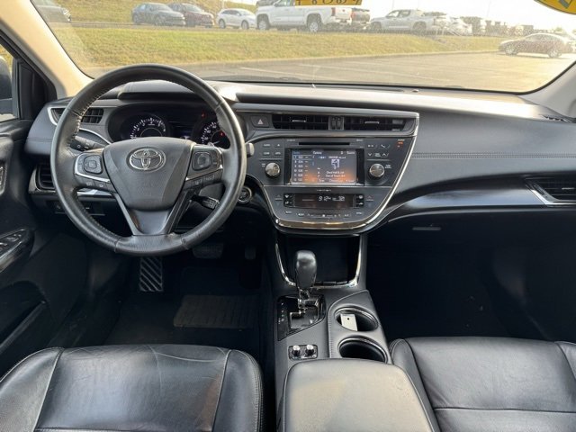 Used 2018 Toyota Avalon XLE image 11