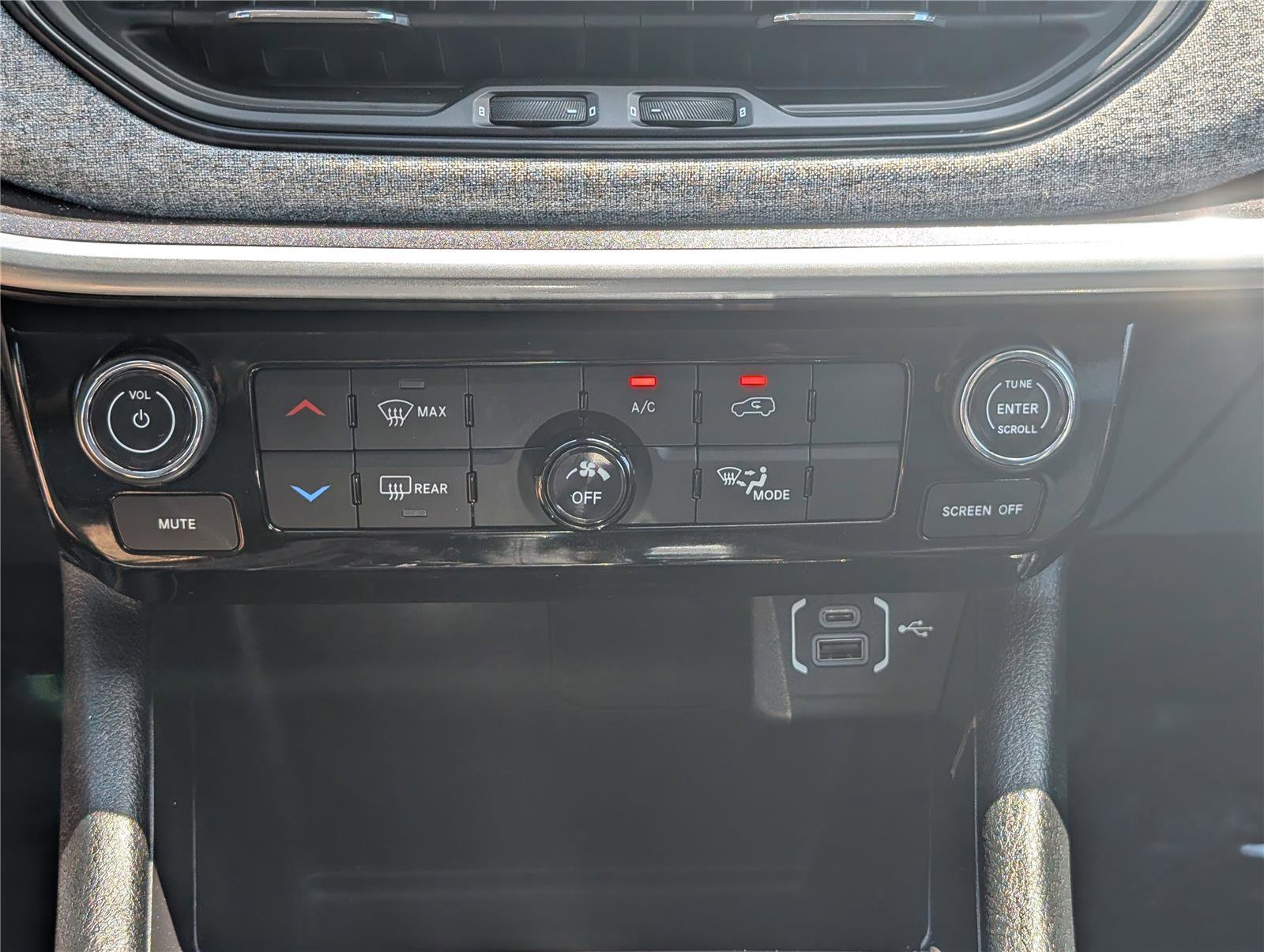 Used 2022 Jeep Compass Latitude AWD/4WD image 25