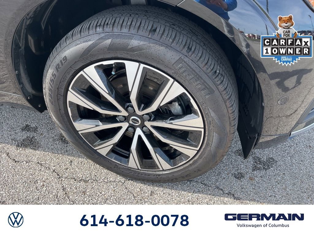 Used 2023 Volvo XC60 B5 Plus image 15