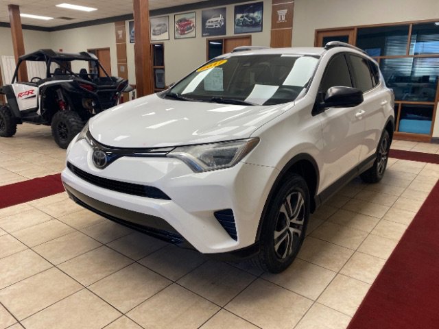 Used 2017 Toyota RAV4 LE image 1