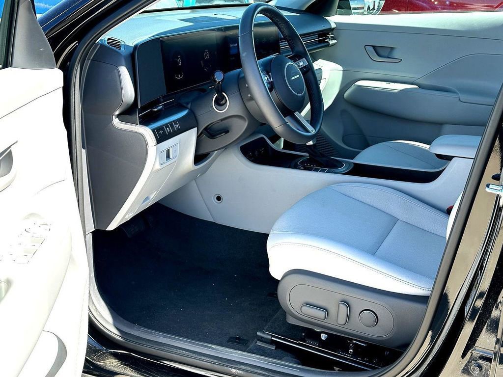 Used 2025 Hyundai Kona SEL image 13