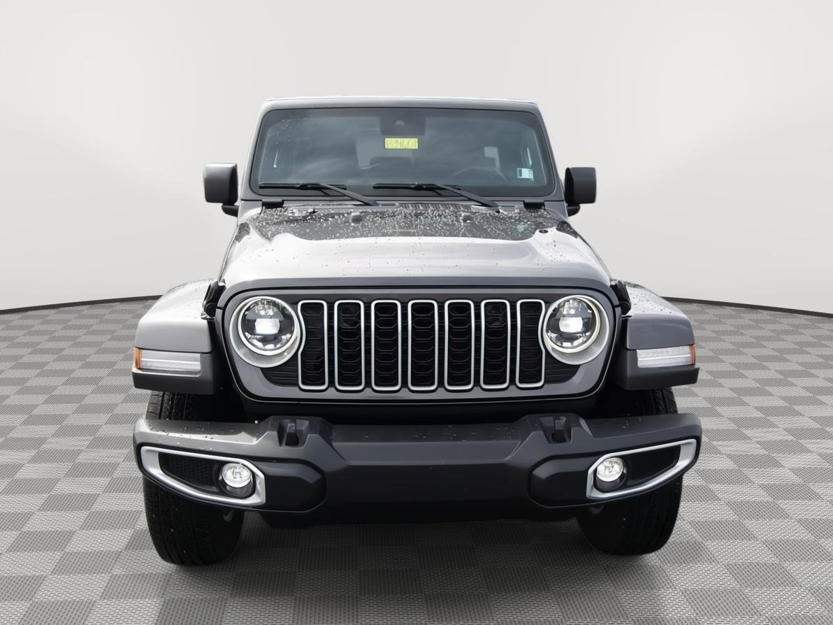 Used 2025 Jeep Wrangler Sahara image 2