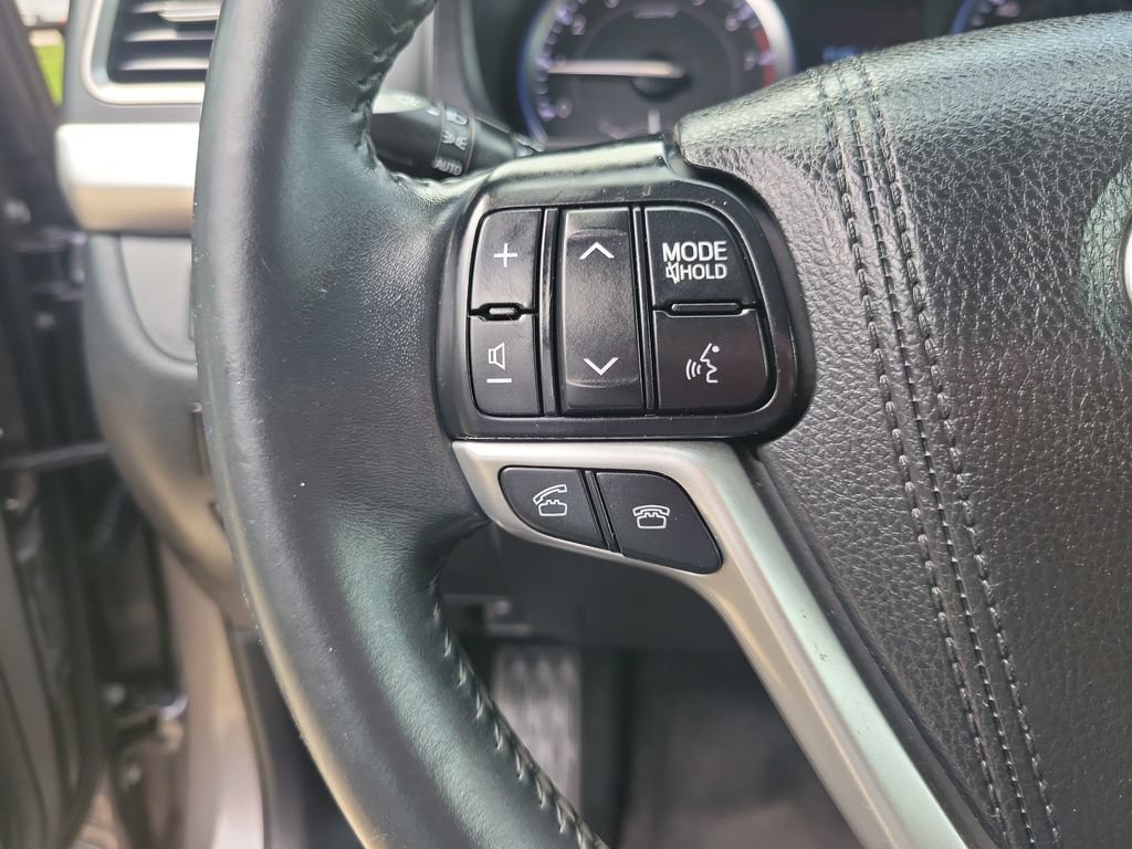 Used 2016 Toyota Highlander Plus FWD image 19