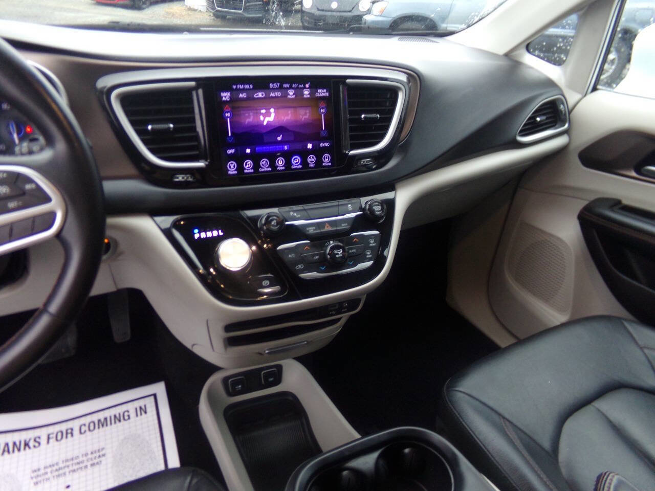 Used 2017 Chrysler Pacifica Touring-L image 22