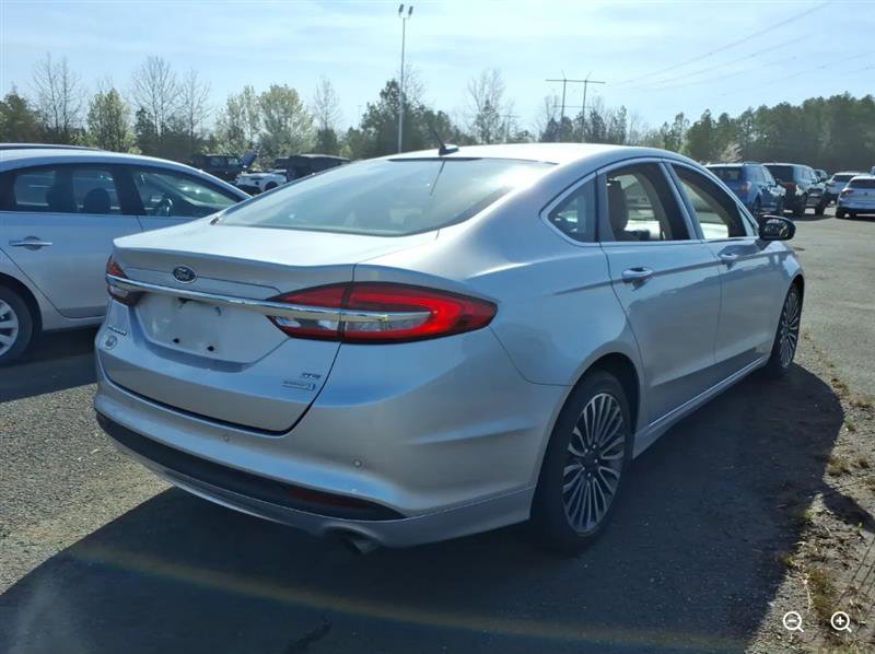 Used 2017 Ford Fusion SE w/ Fusion SE Technology Package image 6