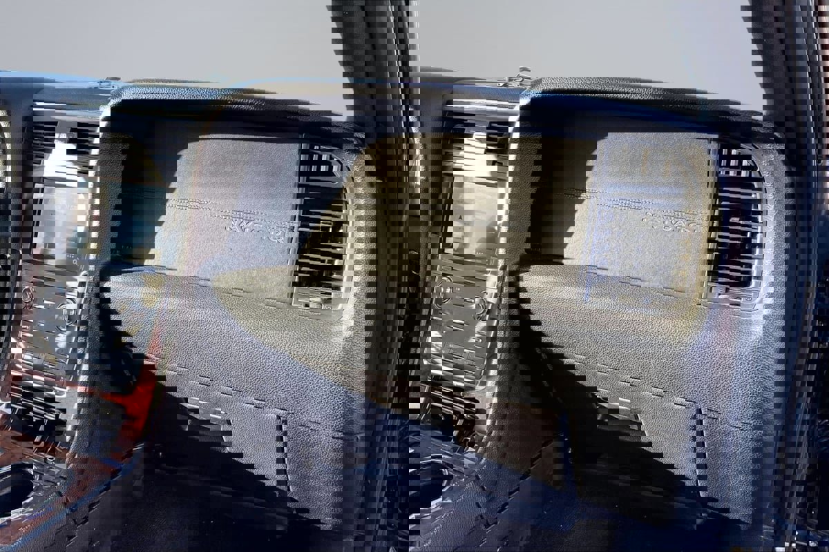 Used 2016 Lincoln Navigator Select image 17