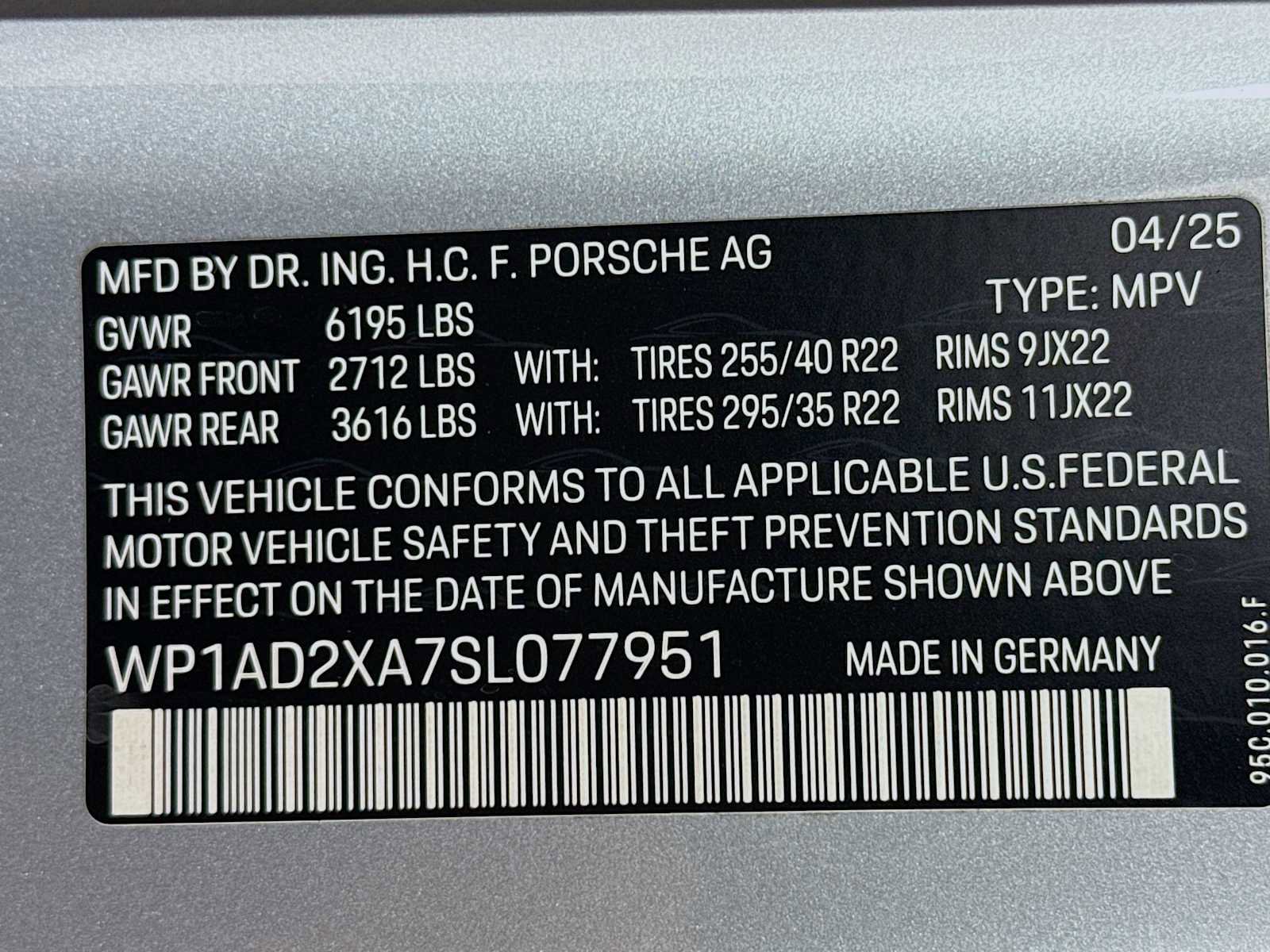 Certified 2025 Porsche Macan Electric image 33