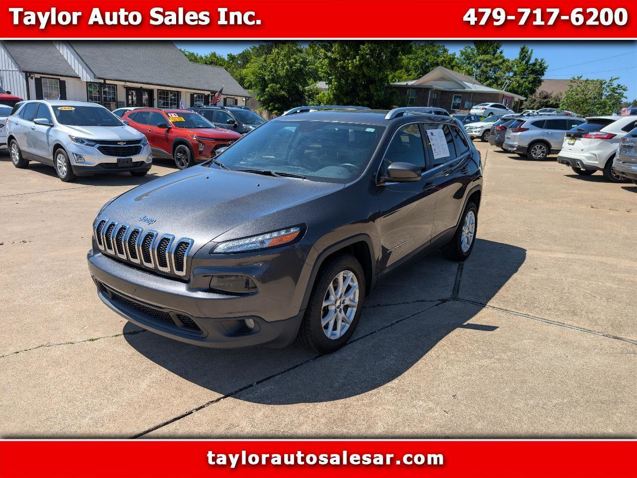 Used 2018 Jeep Cherokee Latitude Plus w/ Comfort/Convenience Group FWD image 1