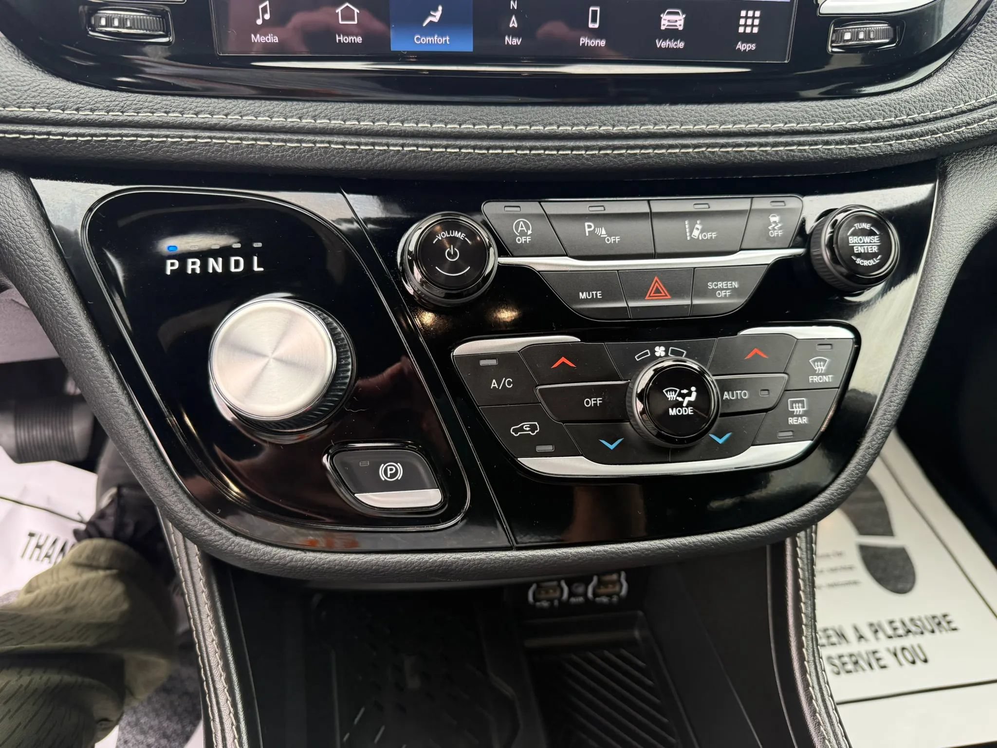 Used 2025 Chrysler Pacifica Limited FWD image 12