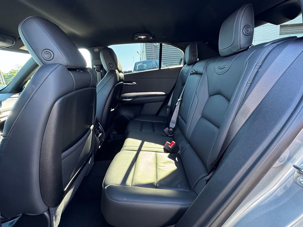 Used 2025 Cadillac XT4 Premium Luxury image 4