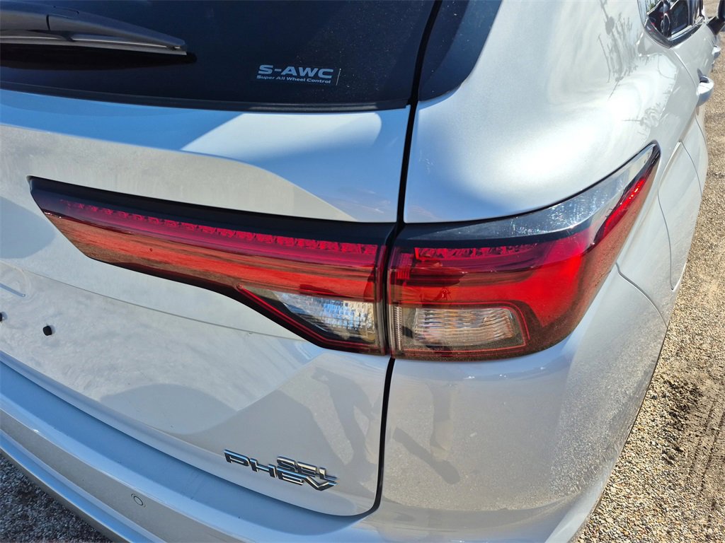 Used 2024 Mitsubishi Outlander 4WD Plug-In Hybrid image 68