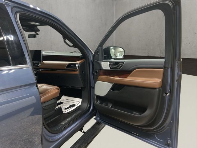 Used 2023 Lincoln Navigator Reserve image 19