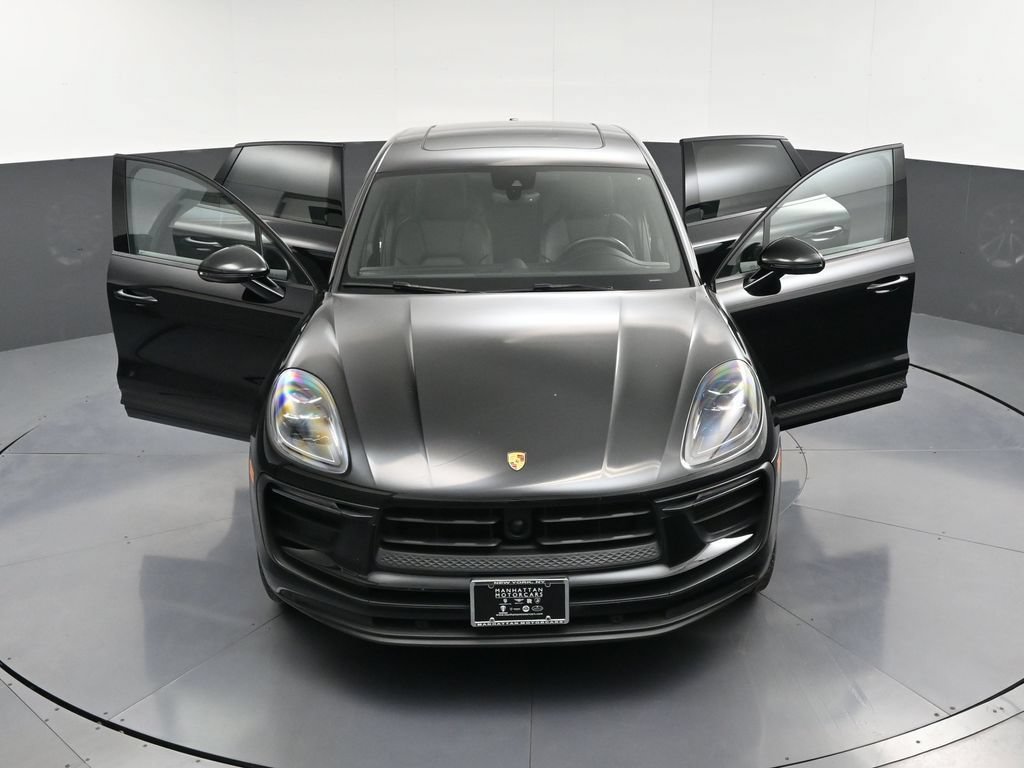 Certified 2023 Porsche Macan Turbo AWD/4WD image 31