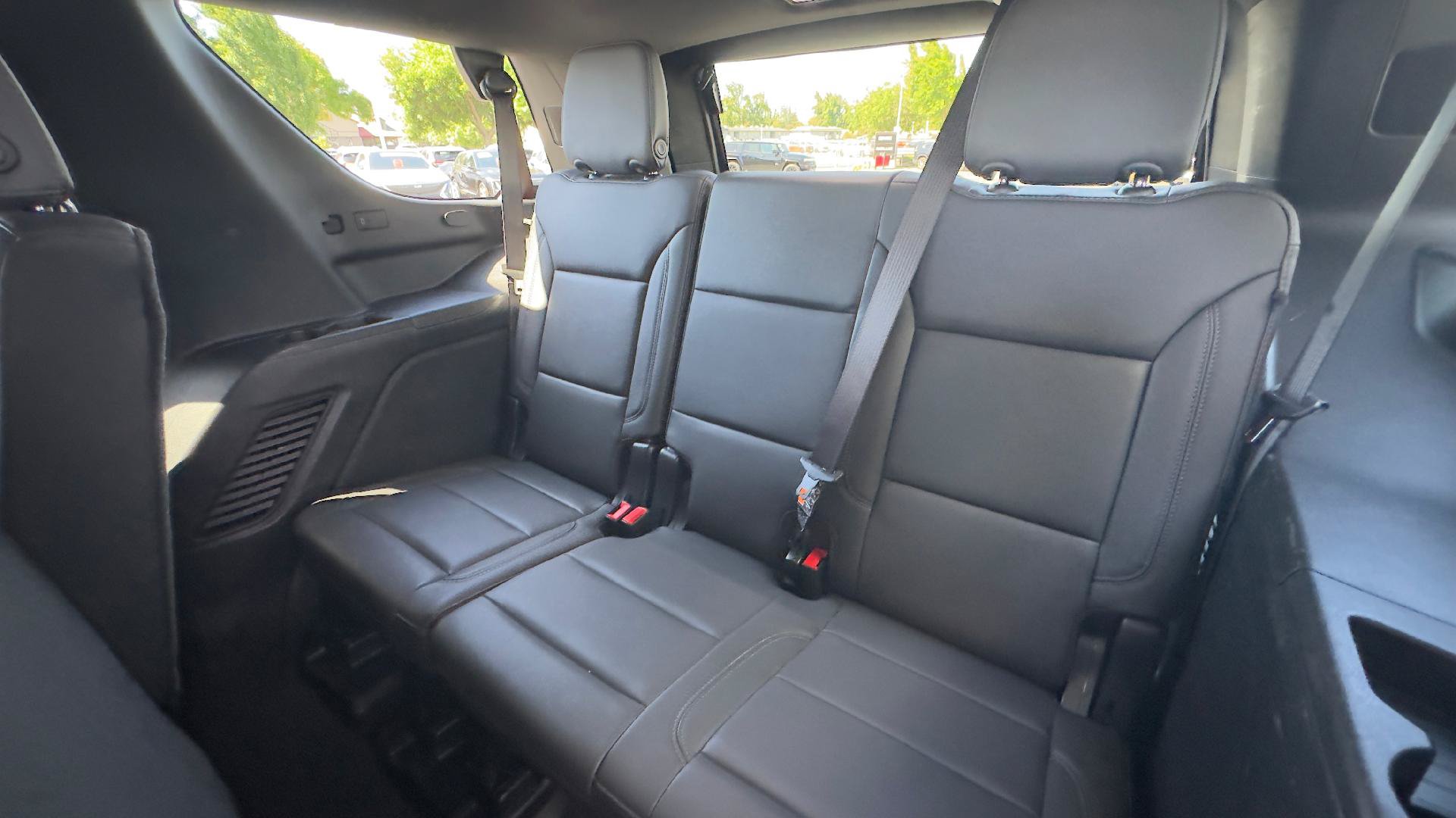 Used 2025 Chevrolet Tahoe LT AWD/4WD image 6