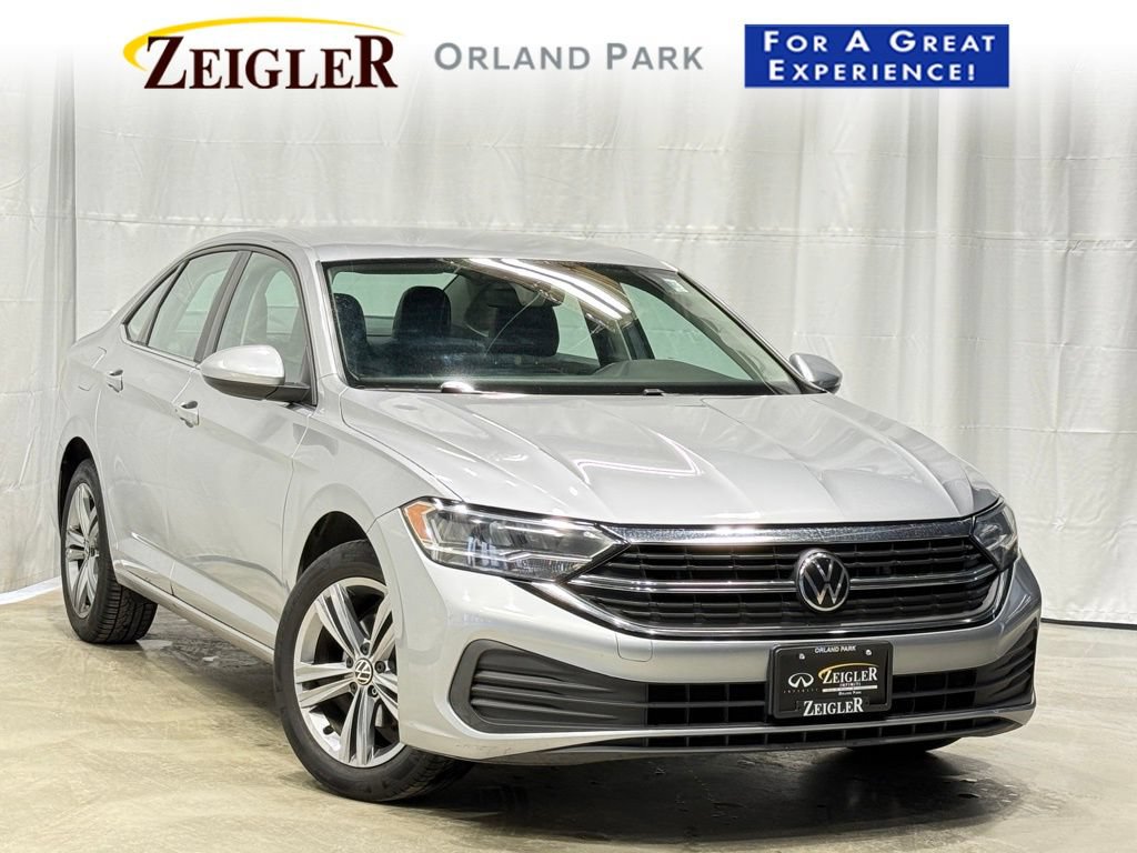 Used 2024 Volkswagen Jetta SE image 1