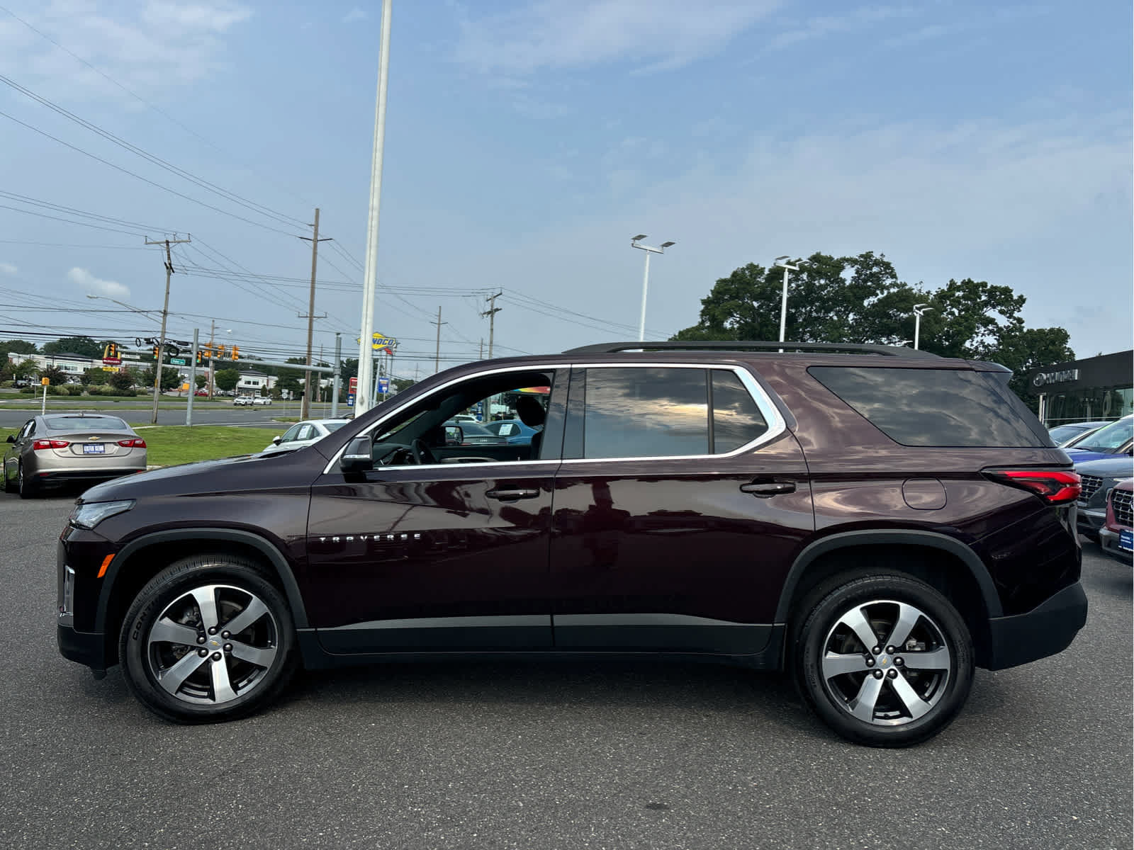 Certified 2023 Chevrolet Traverse LT w/ LT Premium Package AWD/4WD image 6