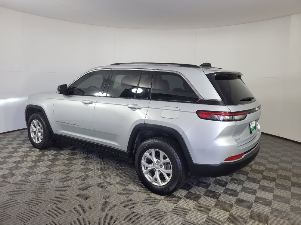 Used 2023 Jeep Grand Cherokee Limited AWD/4WD image 3