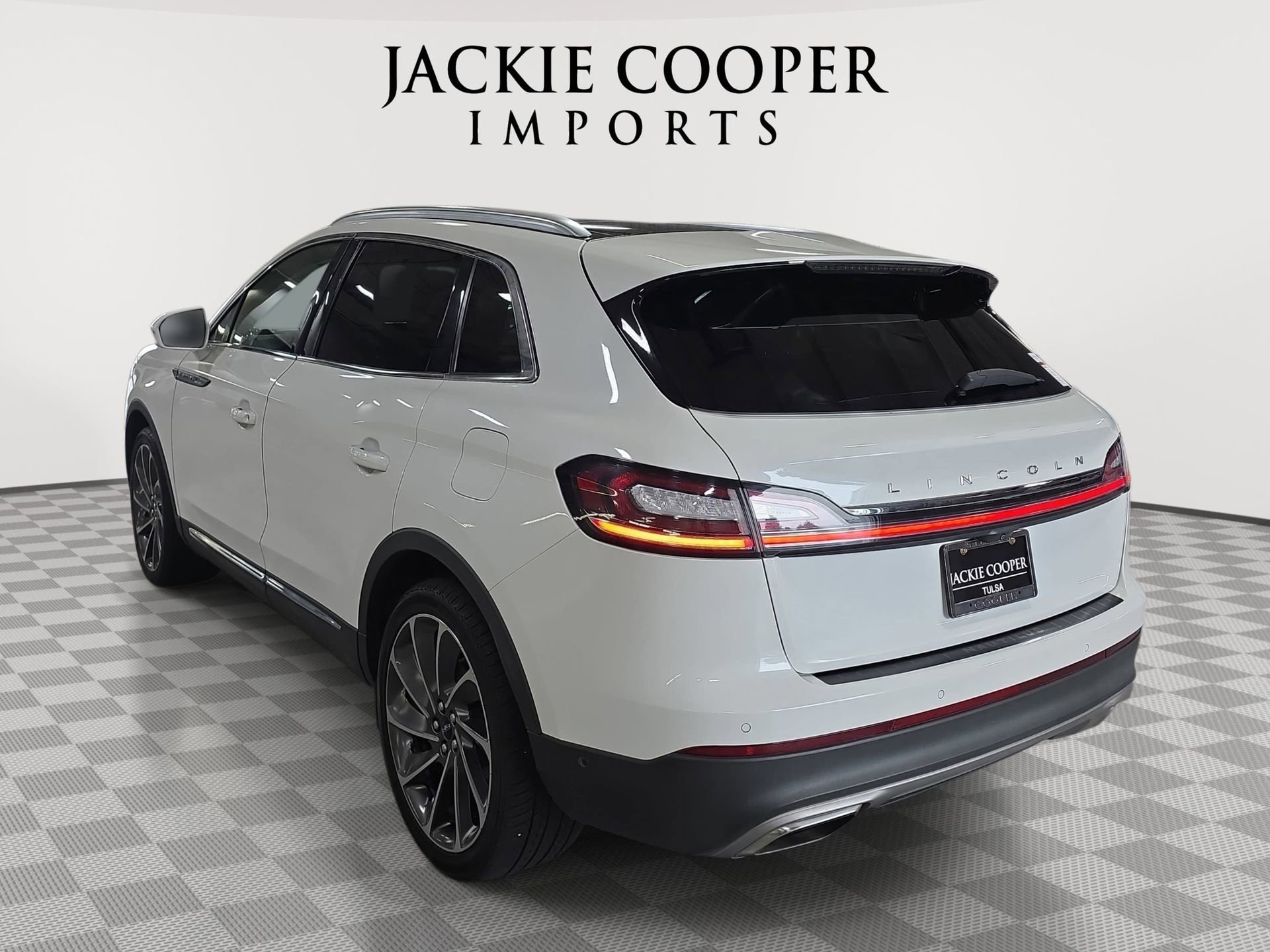 Used 2021 Lincoln Nautilus Reserve w/ Equipment Group 201A FWD image 7